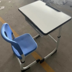 课桌椅