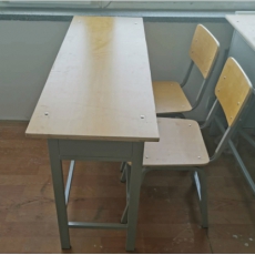 钢木课桌