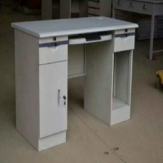 电脑桌