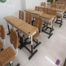 咖色蝴蝶背课桌椅