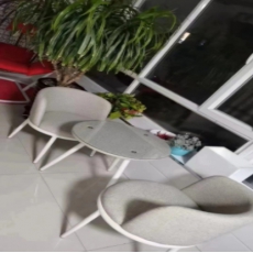 洽谈桌2个椅子1个圆桌