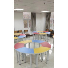 活动桌椅 (一桌六椅)